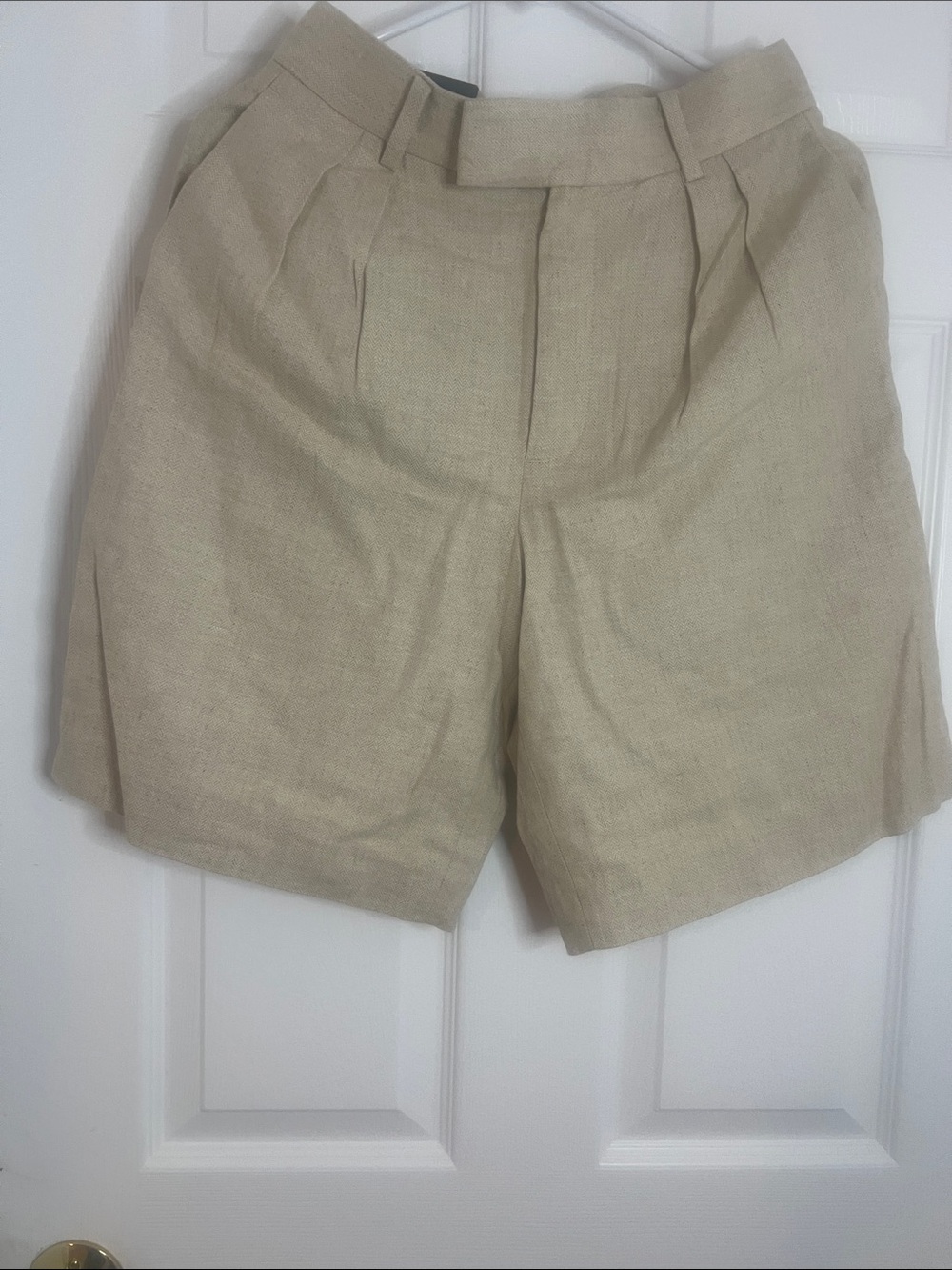 Banana Republic High-Waist Pleated Linen-Blend Shorts in Light Tan